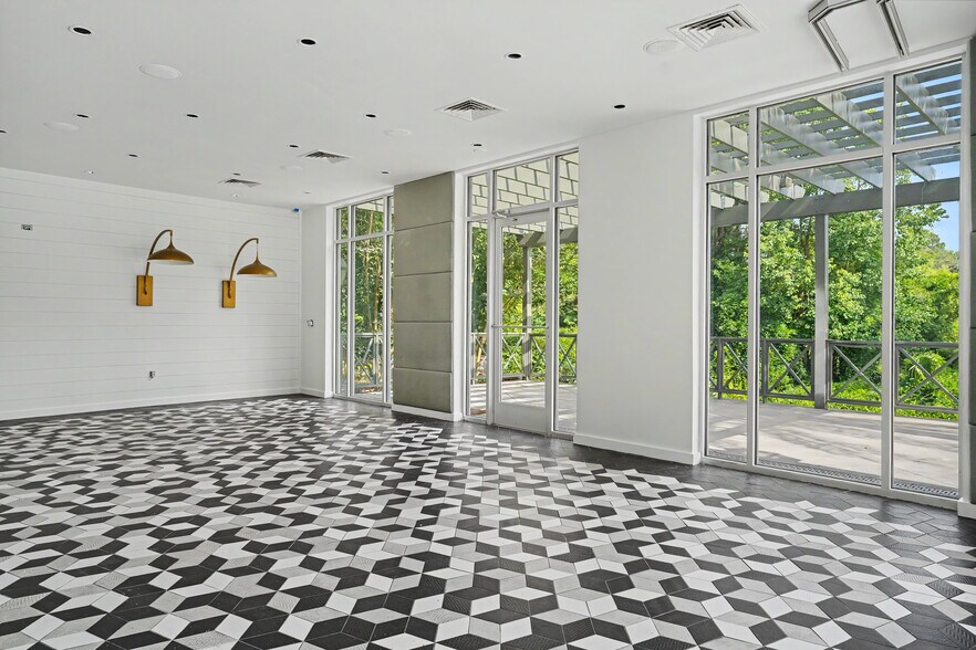 More Photos Of 7815 E US Hwy 80, Savannah Restaurant For Sale