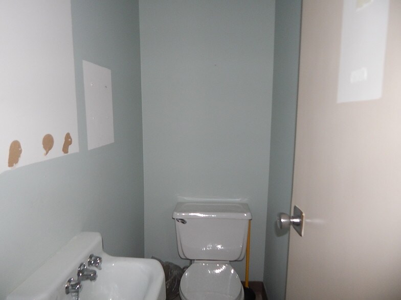 More Photos Of 180 E Central Ave, Pearl River Office For Lease