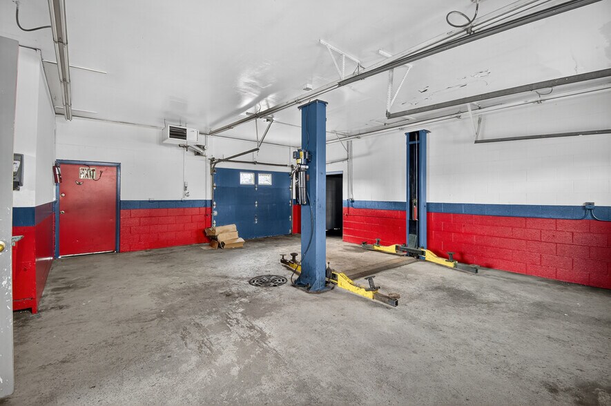 More Photos Of 4418 Douglas Ave, Racine Auto Dealership For Sale