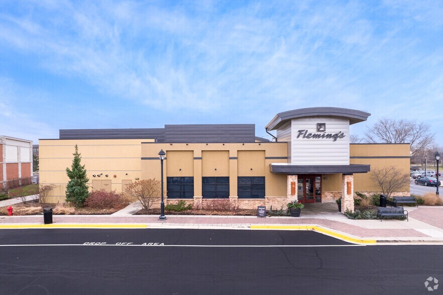 More Photos Of 930 Milwaukee Ave, Lincolnshire Unknown For Lease