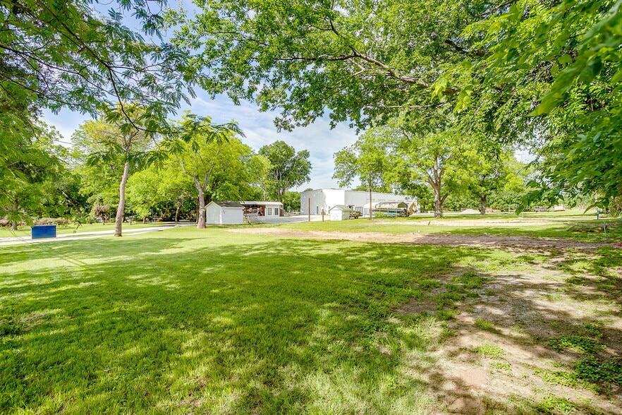 More Photos Of 1600 FM 3433, Newark Warehouse For Sale