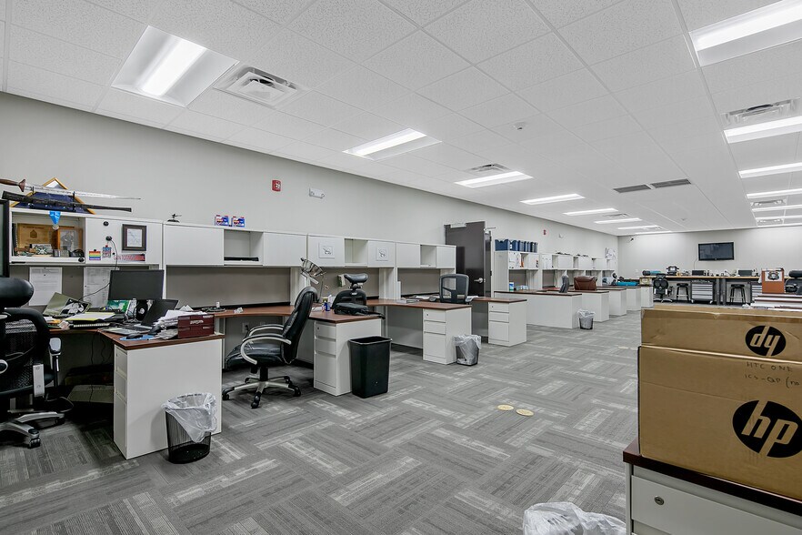 More Photos Of 2847 Bridgewood Dr, Fayetteville Office For Sale