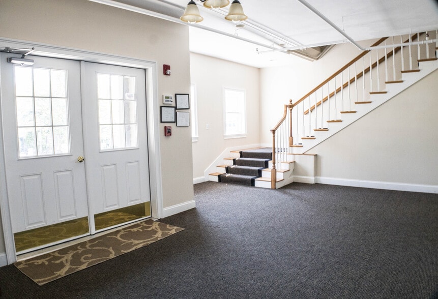 More Photos Of 348 Boston Post Rd, Sudbury Storefront Retail Office For Sale