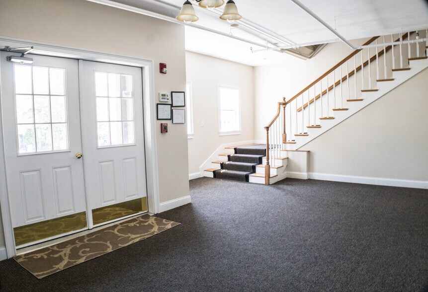 More Photos Of 348 Boston Post Rd, Sudbury Storefront Retail Office For Lease