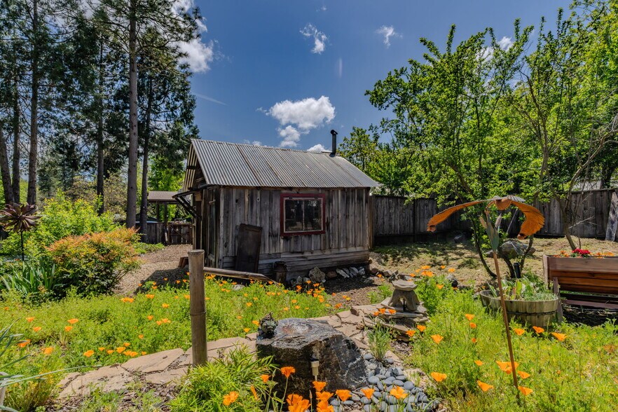 More Photos Of 21376 Consolation St, Volcano Specialty For Sale
