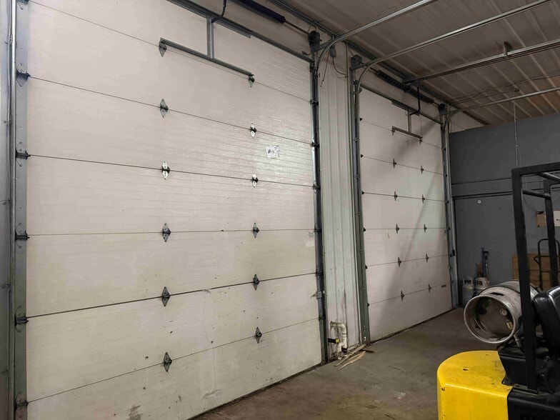 More Photos Of 1313 S Schoolhouse Rd, New Lenox Warehouse For Lease