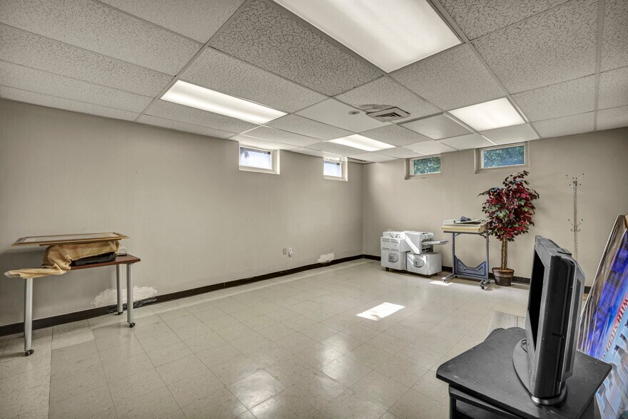 More Photos Of 15715 Libby Rd, Maple Heights General Retail For Sale