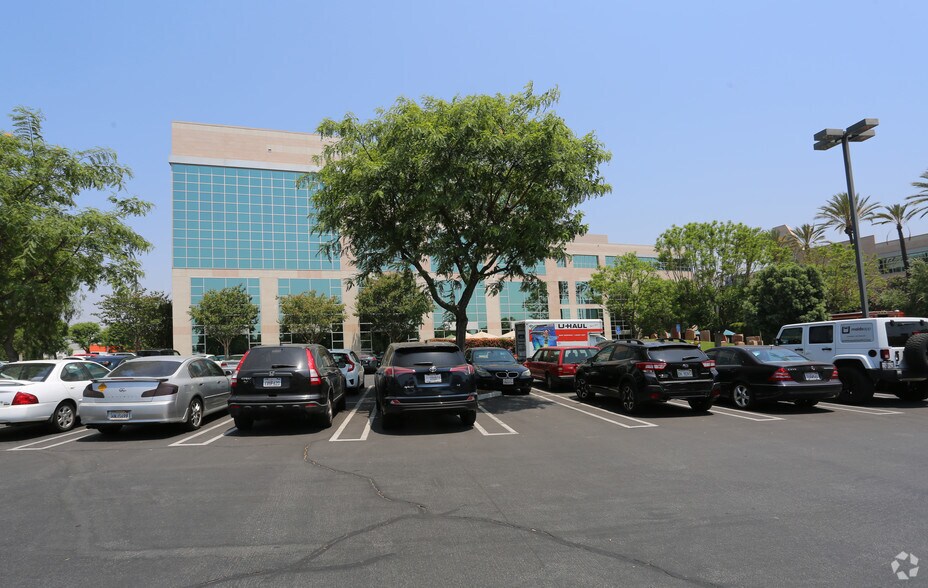 More Photos Of 2400 Empire Ave, Burbank Office For Lease