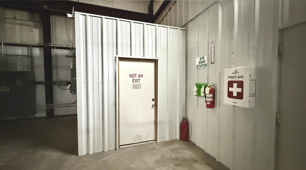 More Photos Of 1509 S County Road 1309, Midland Warehouse For Lease