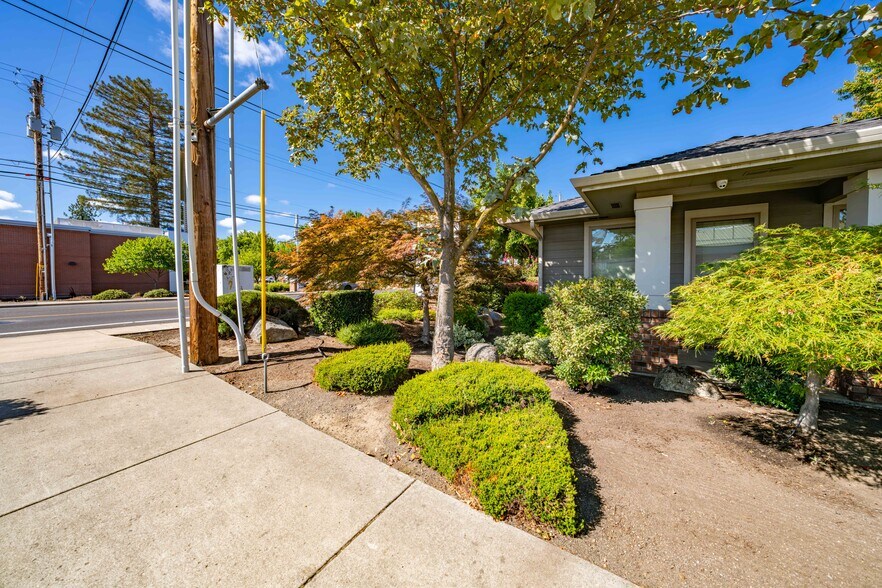 More Photos Of 2436 W Main St, Medford Office For Sale