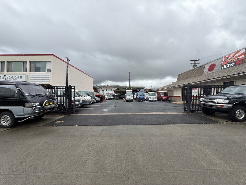 More Photos Of 1314 N King St, Honolulu Restaurant For Lease