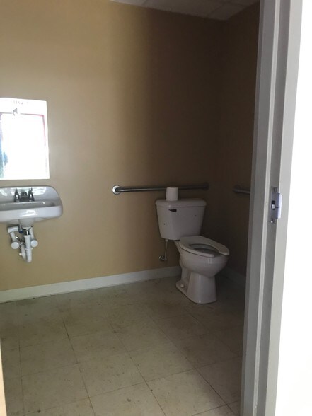 More Photos Of 12565 National Rd, Pataskala General Retail For Lease