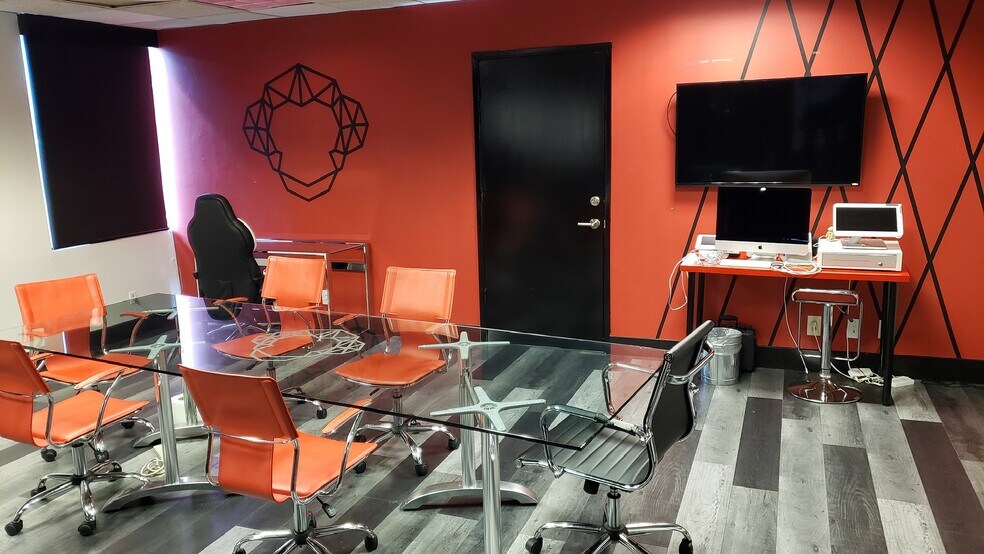 More Photos Of 18580 Ventura Blvd, Tarzana Loft Creative Space For Lease