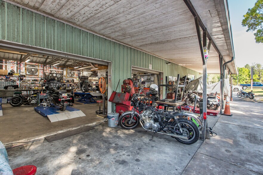 More Photos Of 17022 Cortez Blvd, Brooksville Auto Repair For Sale