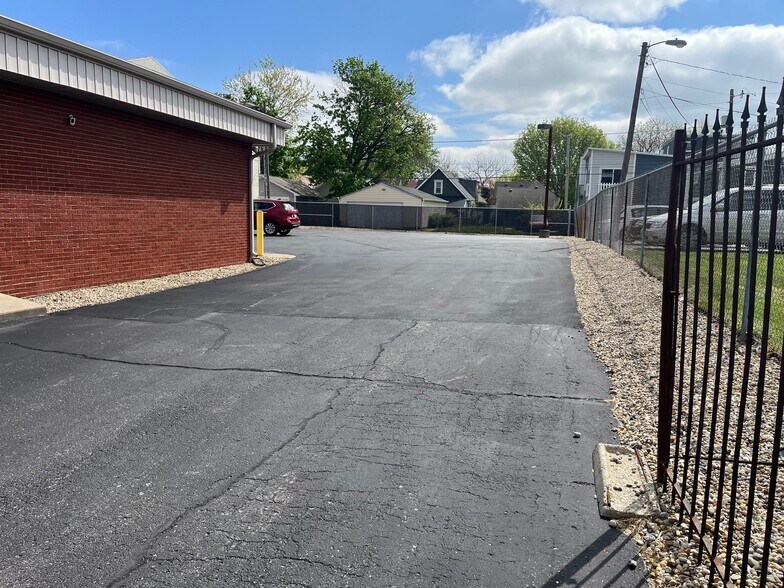 More Photos Of 1415 Shelby St, Indianapolis Office For Sale