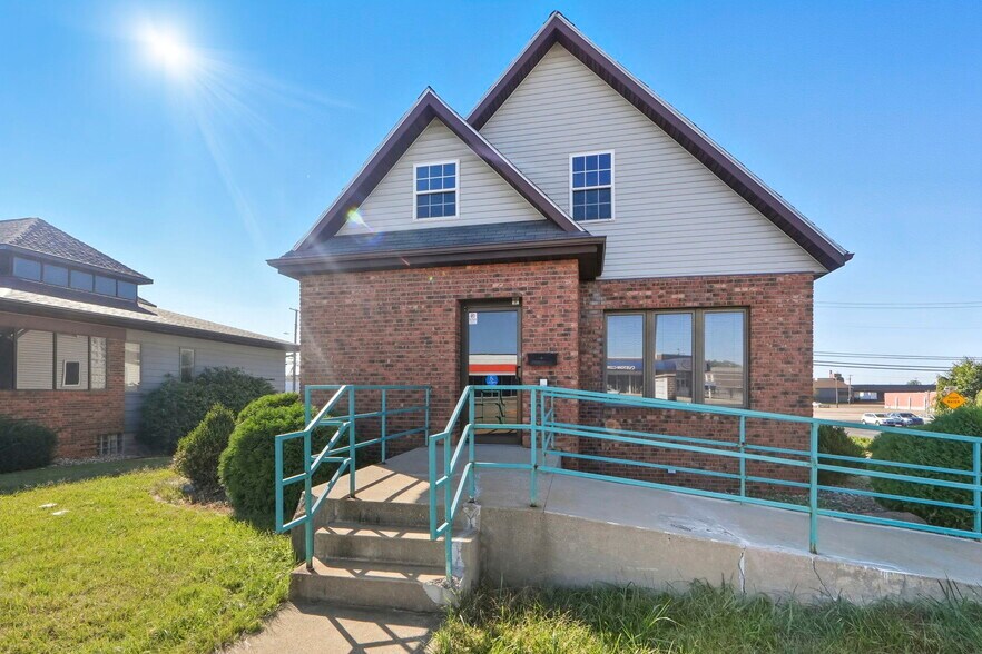 More Photos Of 1804 E Center St, Warsaw Loft Creative Space For Sale