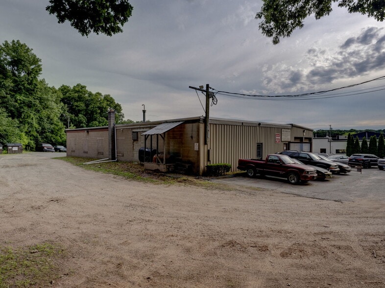 More Photos Of 311 Broad St, Manchester Auto Repair For Sale