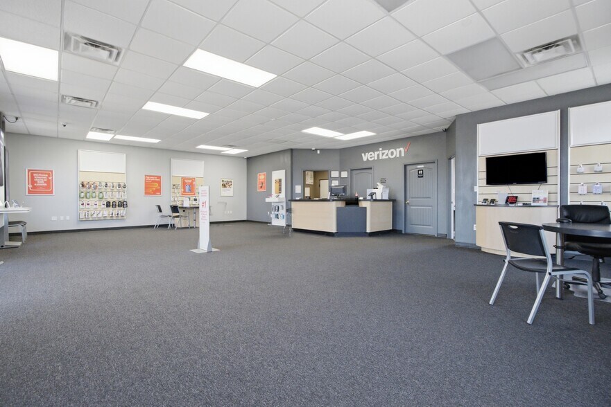 More Photos Of 1213 Highway 63, Houston General Retail For Sale