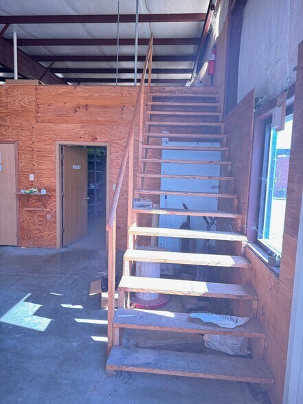 More Photos Of 300 Matthews Ln, Sikeston Flex For Lease