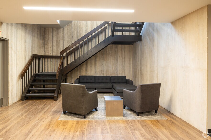 More Photos Of 200 N Saint Clair St, Toledo Office Residential For Lease