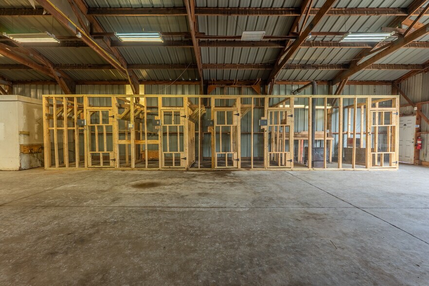 More Photos Of 130 Day St, Seymour Warehouse For Lease