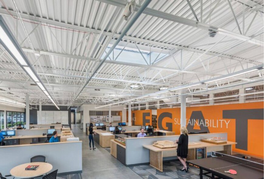 More Photos Of 7900 Shelbyville Rd, Louisville Storefront For Lease