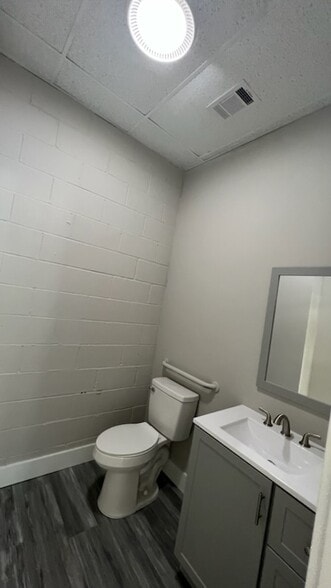 More Photos Of 118-122 Fairfax Pike, Stephens City Freestanding For Lease