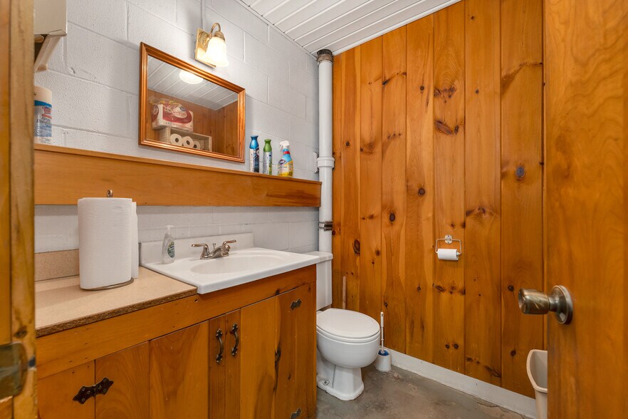 More Photos Of 11 Wilson Ct, Laconia Warehouse For Sale