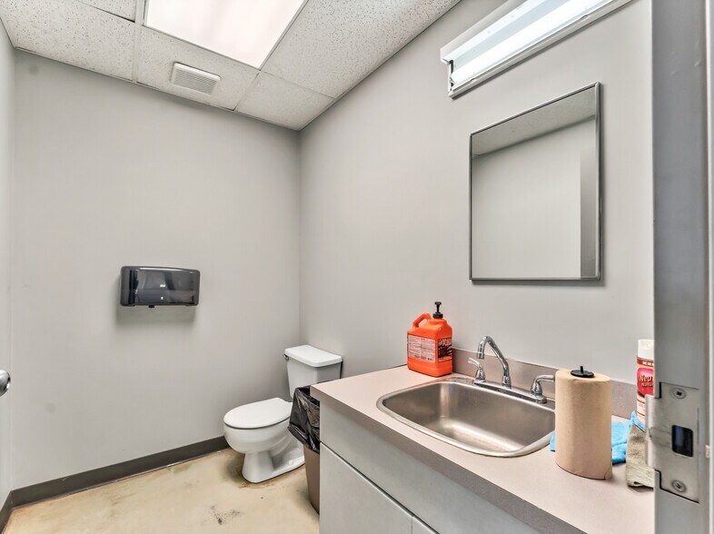 More Photos Of 1276 Trans Canada Way SE, Medicine Hat Showroom For Sale