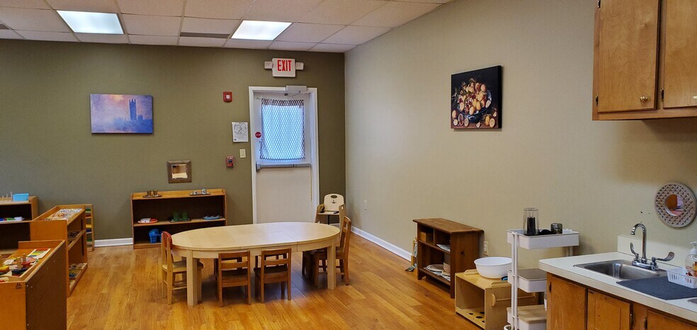 More Photos Of 4040 Johns Creek Pky, Suwanee General Retail For Sale