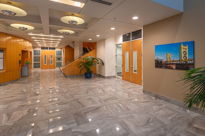 More Photos Of 2730 Gateway Oaks Dr, Sacramento Office For Lease