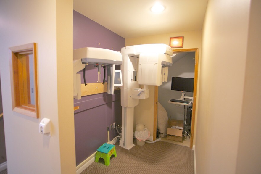 More Photos Of 106 E 2nd St, Molalla Medical For Sale