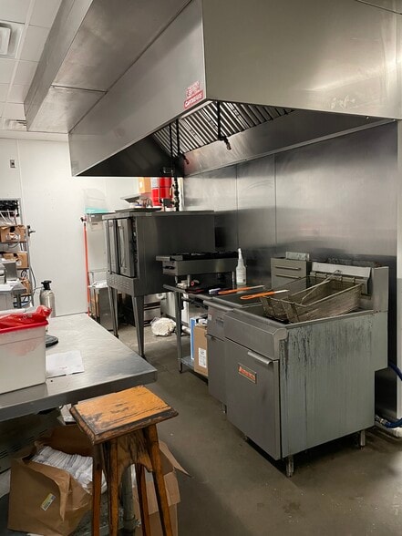 More Photos Of 1330 Broadway St, Pearland Storefront Retail Office For Lease