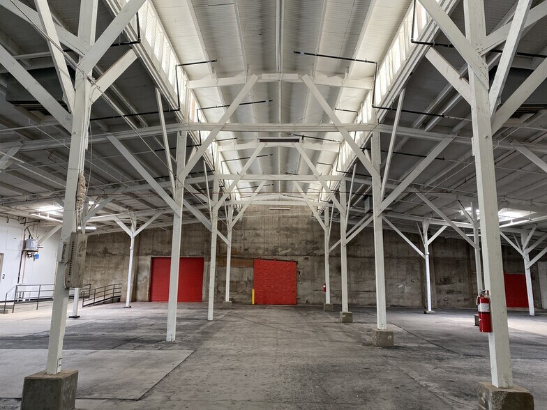 More Photos Of 1301-1555 E Jackson St, Phoenix Warehouse For Lease