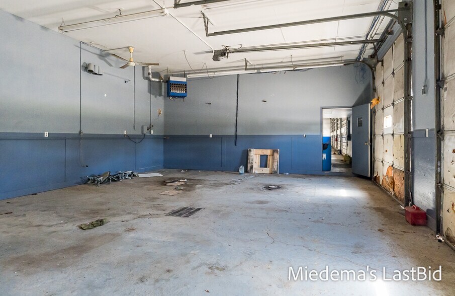 More Photos Of 1633 S Hanover, Hastings Auto Repair For Sale