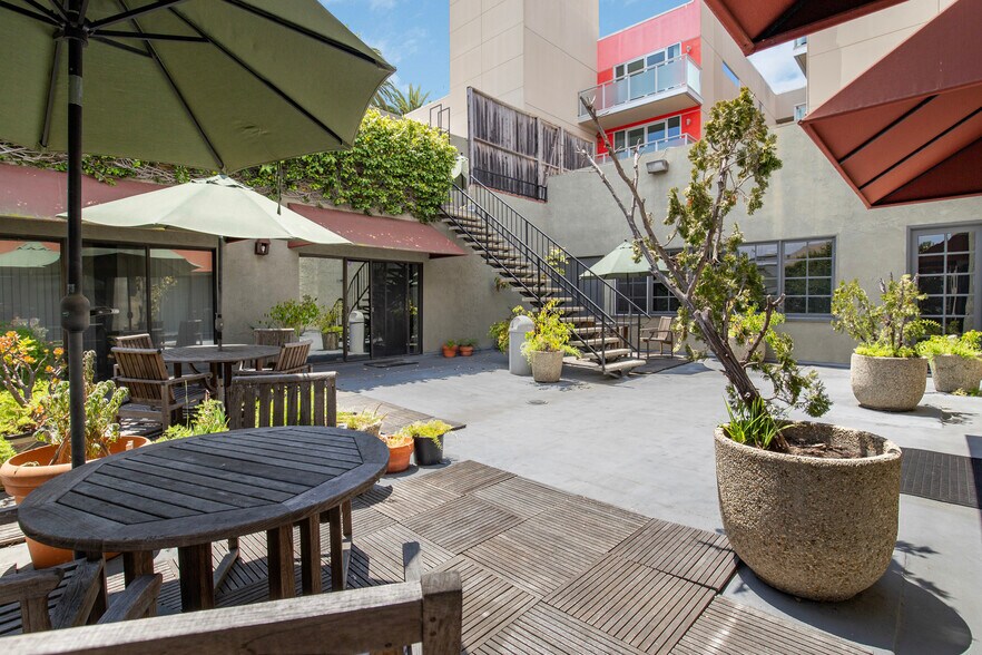 More Photos Of 1321 7th St, Santa Monica Office For Sale