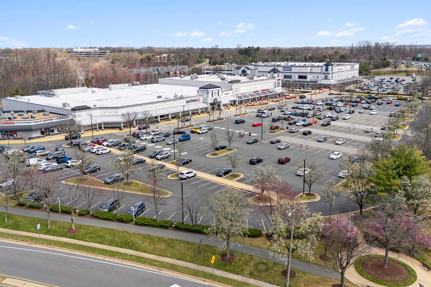 More Photos Of 12100-12220 W Fairfax Towne Center, Fairfax Unknown For Lease