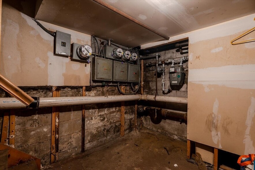 More Photos Of 21-23 W Jamaica Ave, Valley Stream Flex For Sale