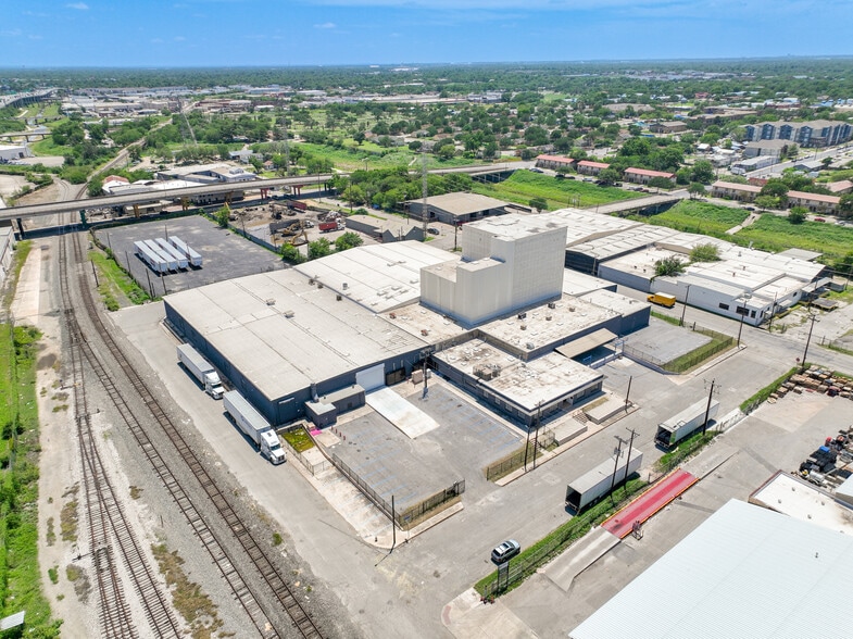 Primary Photo Of 702 San Fernando St, San Antonio Manufacturing For Sale