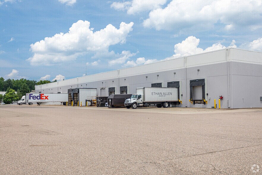 More Photos Of 5200-5210 Anthony Rd, Sandston Distribution For Lease