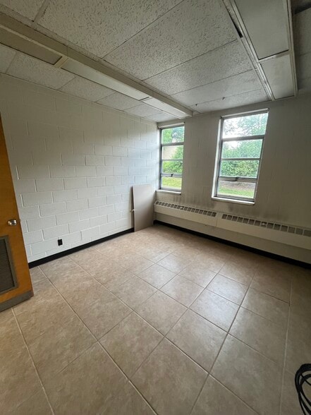 More Photos Of 520 E Bruceton Rd, Pittsburgh Freestanding For Lease