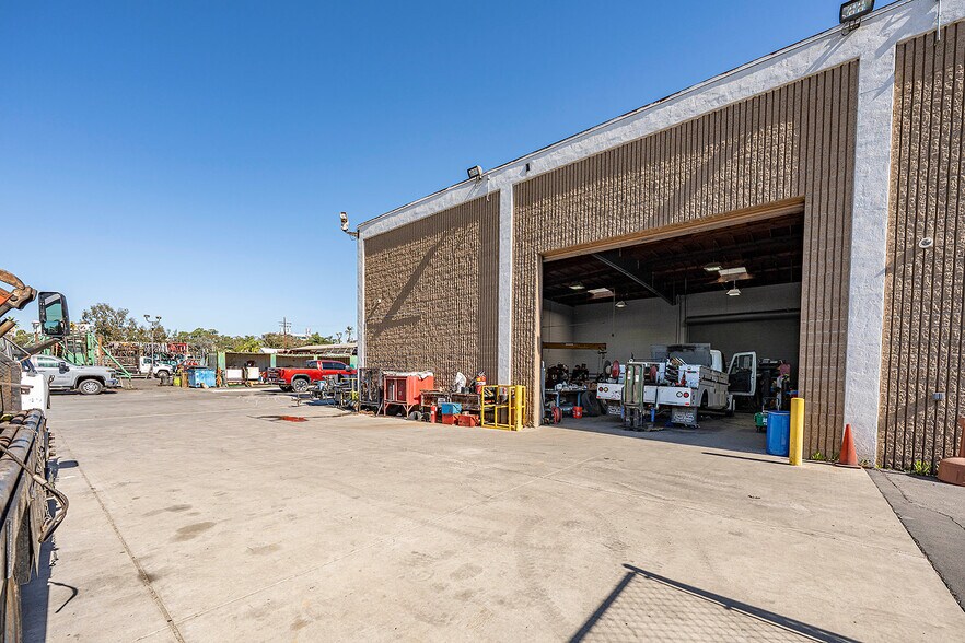 More Photos Of 1241 E Burnett St, Signal Hill Warehouse For Lease