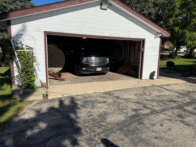 More Photos Of 215 W Main St, Marshall General Retail For Sale