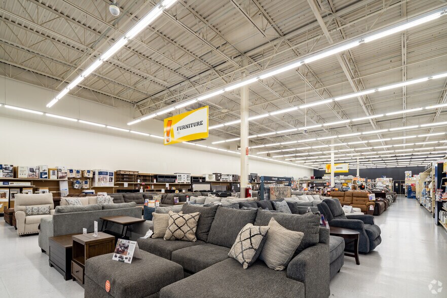 More Photos Of 4157-4245 E Court St, Burton Department Store For Sale