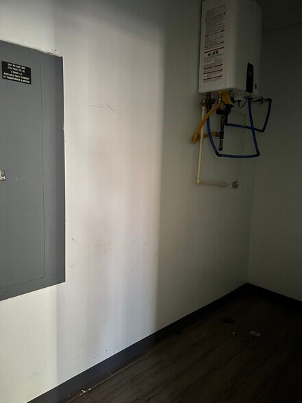 More Photos Of 5617 Mccart Ave, Fort Worth Restaurant For Lease