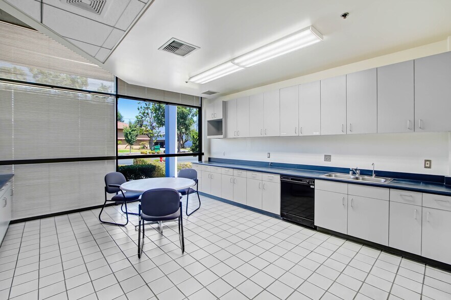 More Photos Of 400 E Live Oak Ave, Arcadia Office For Sale