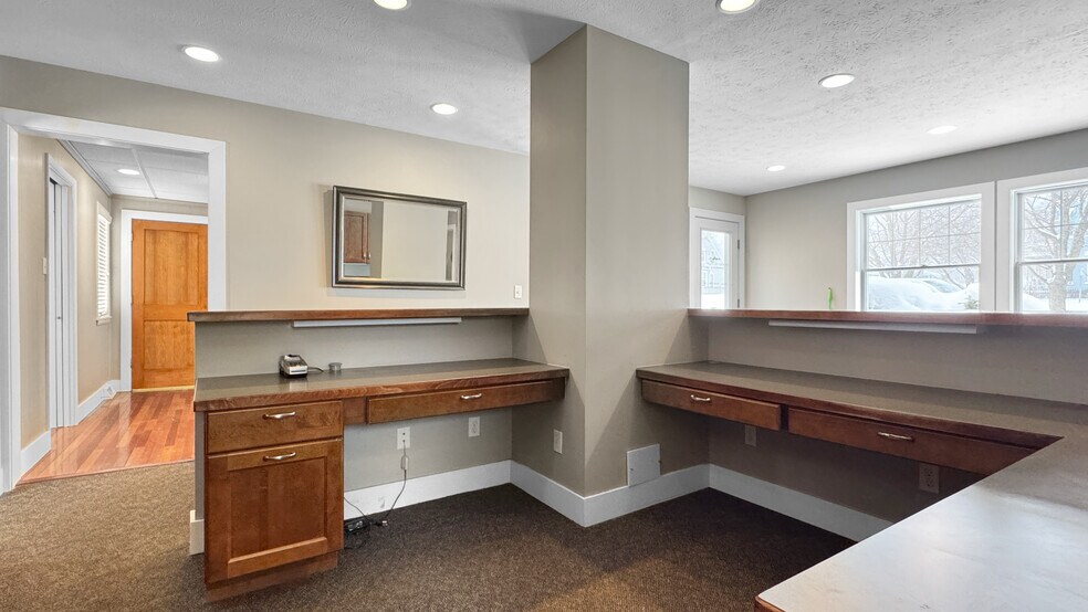 More Photos Of 118 Stimson St, Cadillac Office For Sale