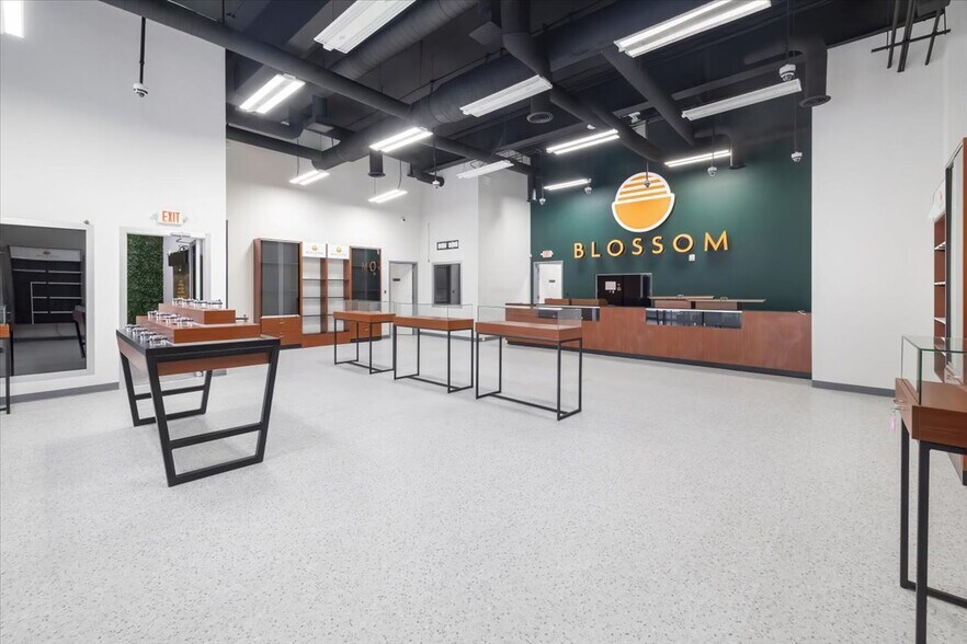 More Photos Of 746-748 Tonnele Ave, Jersey City Storefront Retail Office For Lease