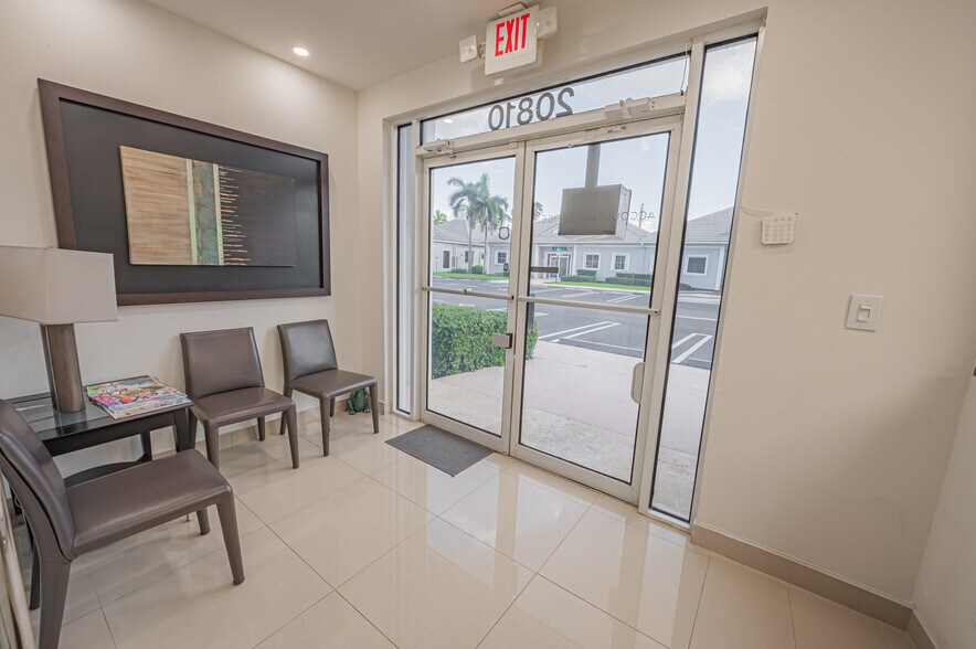 More Photos Of 20810-20818 W Dixie Hwy, Miami Medical For Sale