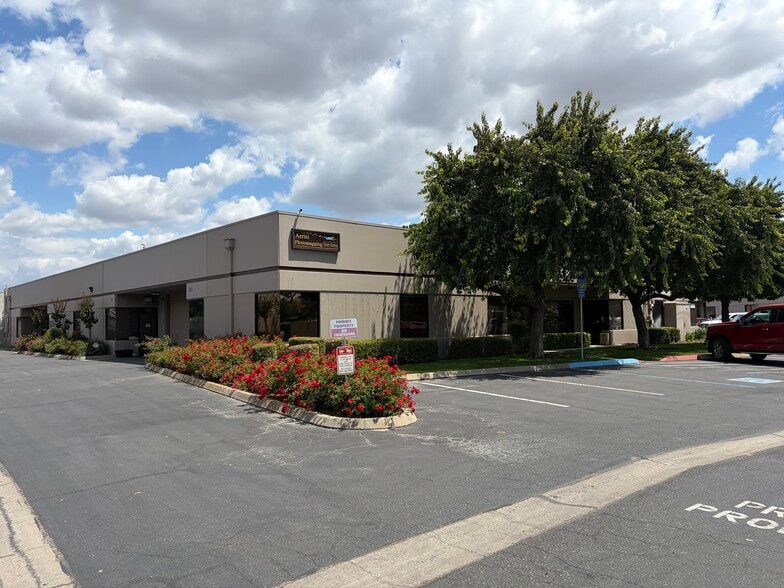 More Photos Of 2921-2937 Larkin Ave, Clovis Warehouse For Sale